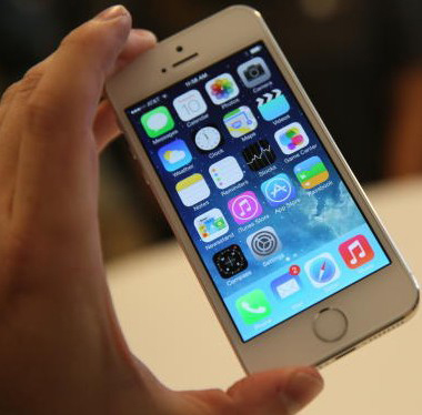 замена стекла в iPhone 5 или 5s 